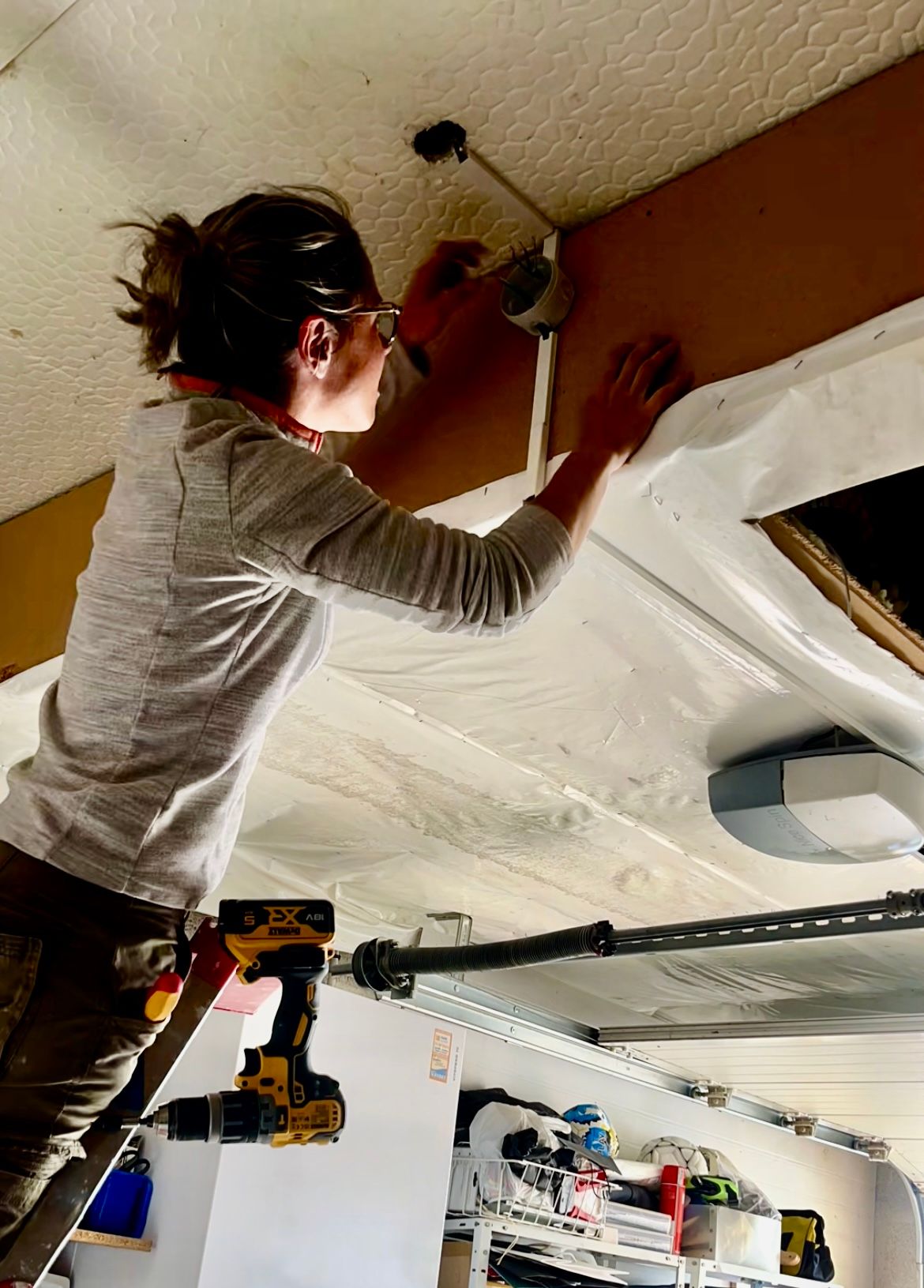Lucie en train de travailler sur un chantier